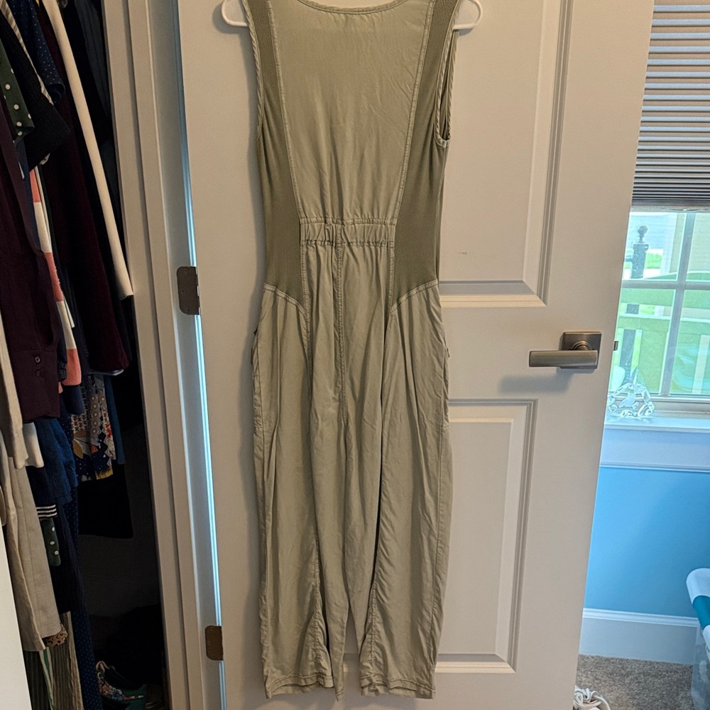 XCVI Sleeveless Light Green Limescent Macgowan Crop Jumpsuit with Pockets - Picture 6 of 8